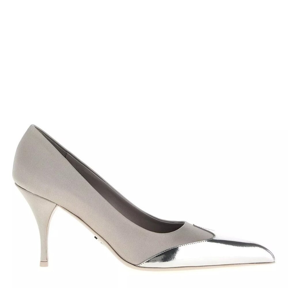 Satin pumps